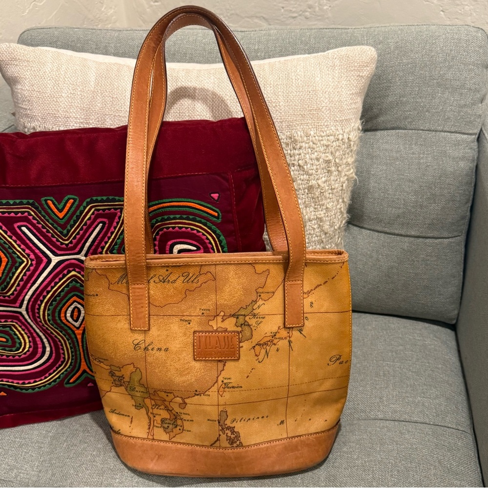 Alviero Martini Primera Classe Leather Shoulder Bag